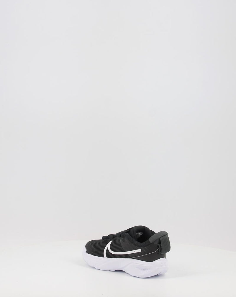 Sneaker NIKE STAR RUNNER 4 DX7616-001 nero